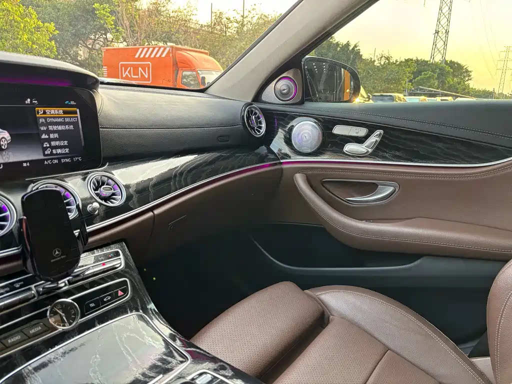 Mercedes-Benz E-Class 2019 — фото 33