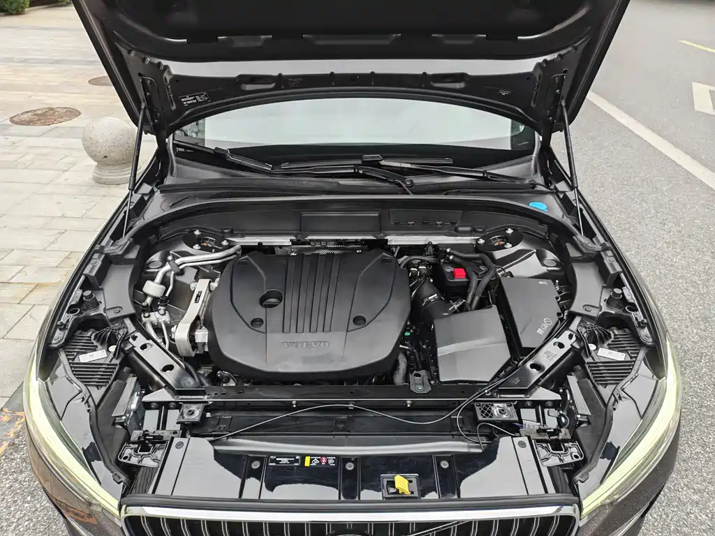 Volvo XC60 2022 — фото 15