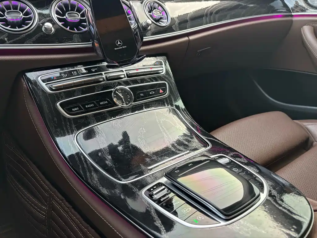 Mercedes-Benz E-Class 2019 — фото 30