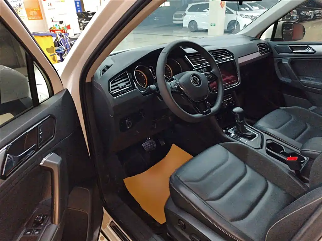 Volkswagen Tiguan L 2021 — фото 16