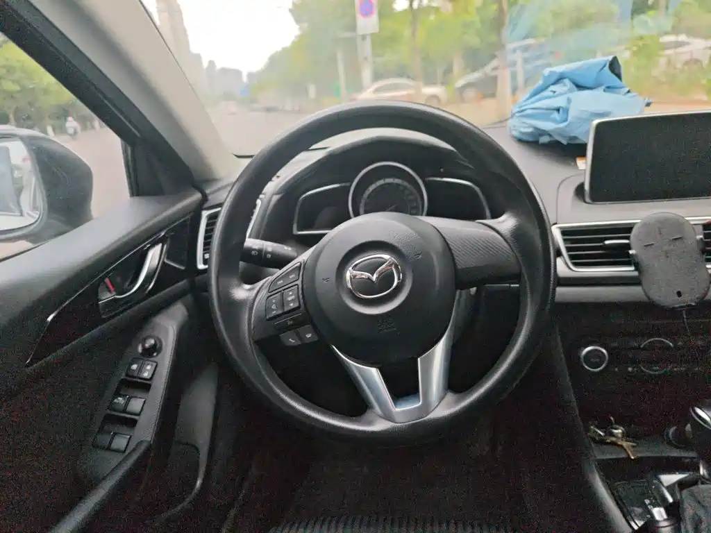 Mazda 3 Axela 2016