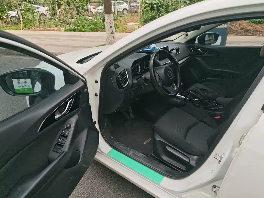 Mazda 3 Axela 2016 — фото 12