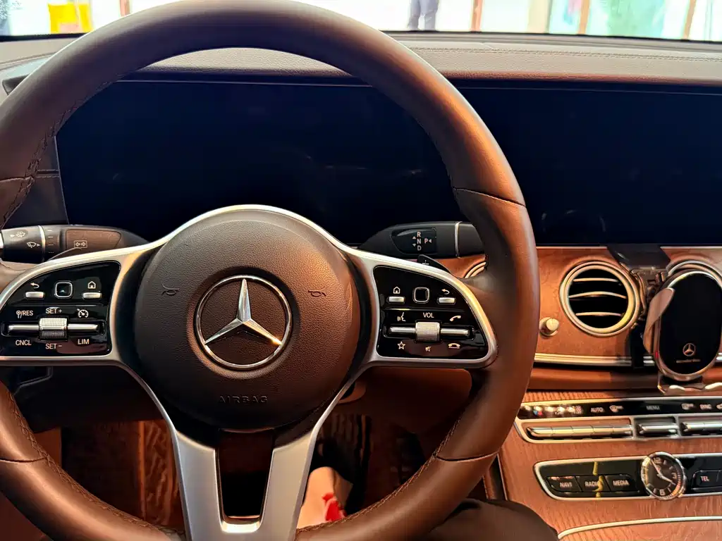 Mercedes-Benz E-Class 2020 — фото 9
