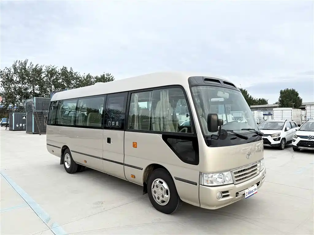Toyota Coaster 2011 — фото 15