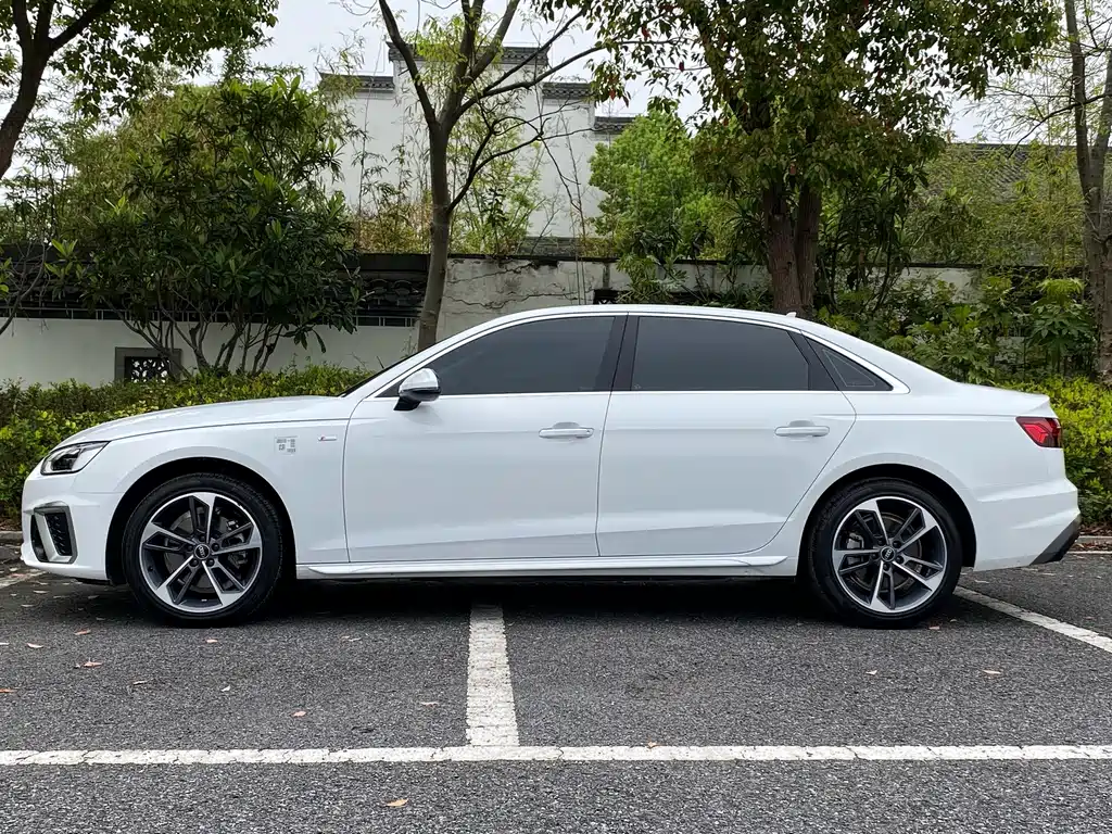 Audi A4L 2024 — фото 3