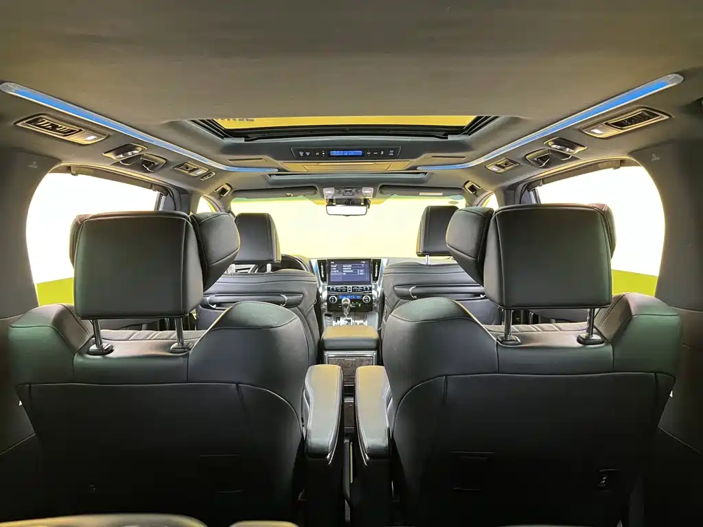 Toyota Alphard 2020 — фото 45