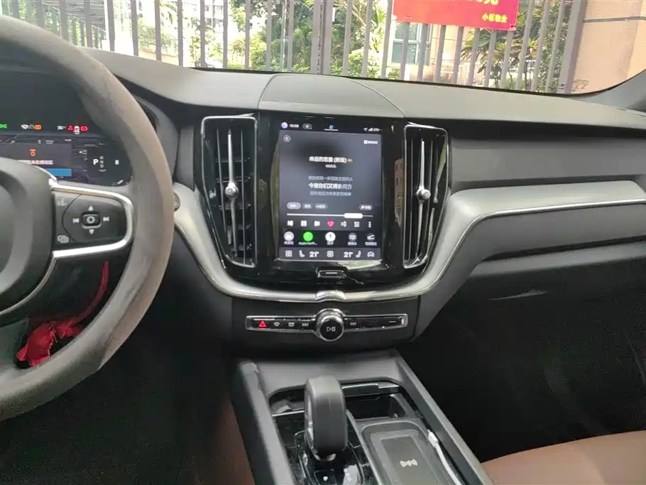 Volvo XC60 2022 — фото 13