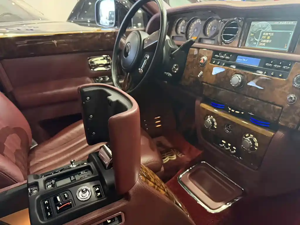 Rolls-Royce Phantom 2013 — фото 18