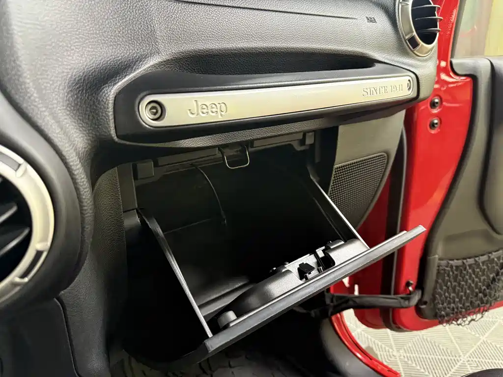 Jeep Wrangler 2017 — фото 17