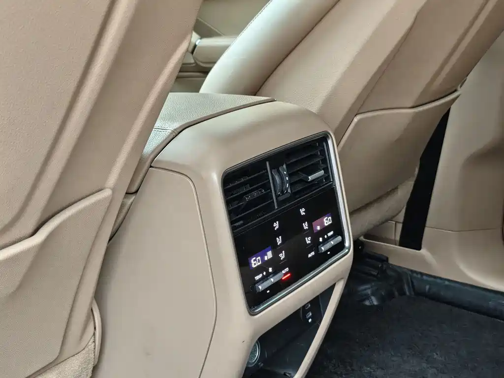 Porsche Cayenne Hybrid 2020 — фото 18