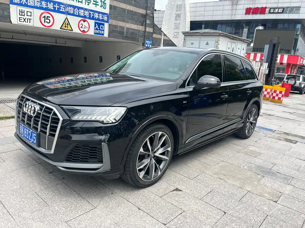 Audi Q7 2020 — фото 1