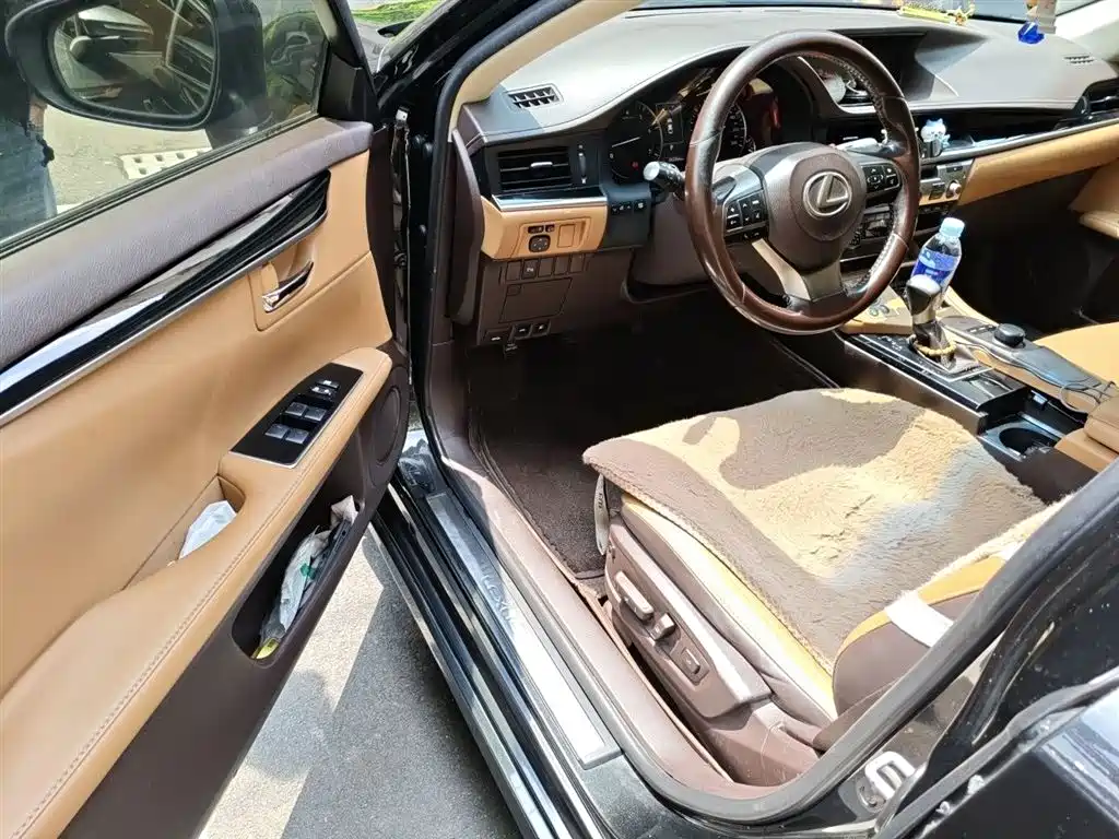Lexus ES 2015 — фото 14