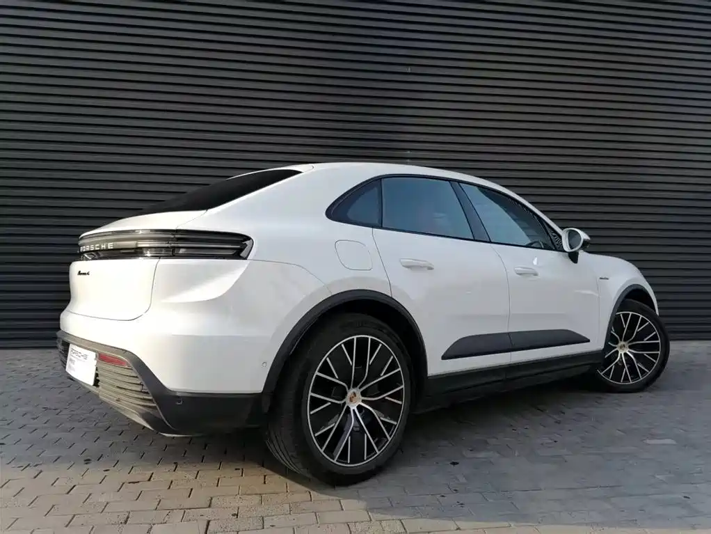 Porsche Macan EV 2025 — фото 11
