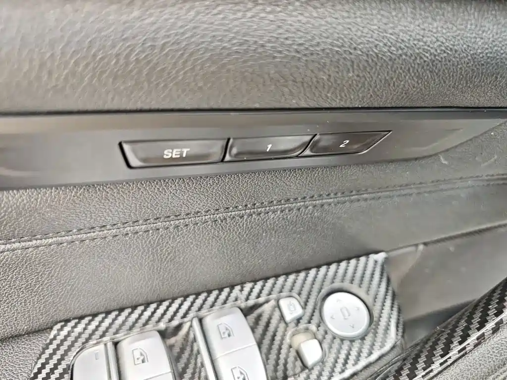 BMW 5 Series 2019 — фото 11