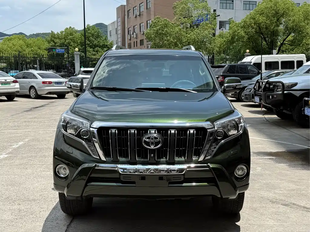 Toyota Prado 2015 — фото 1