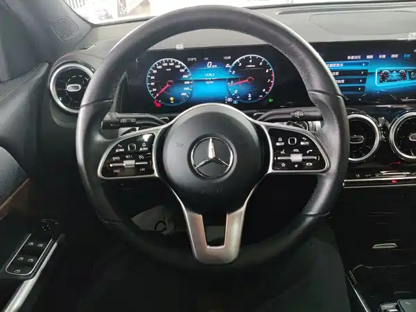 Mercedes-Benz GLB 2023