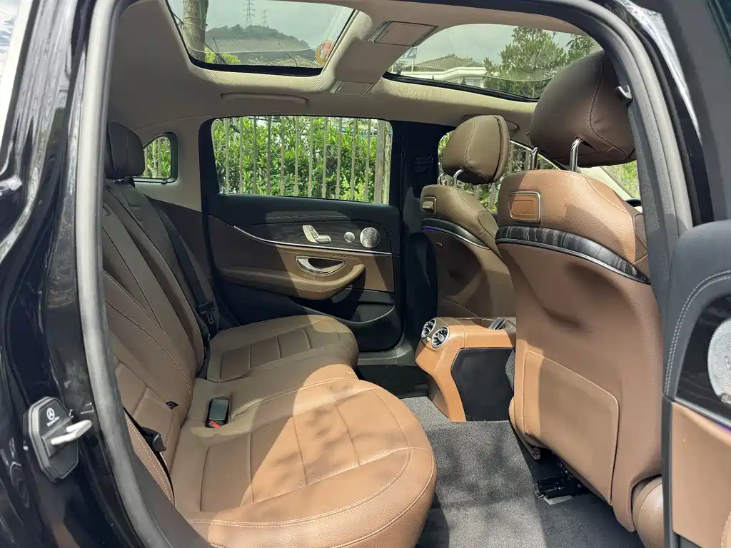 Mercedes-Benz E-Class 2020 — фото 13