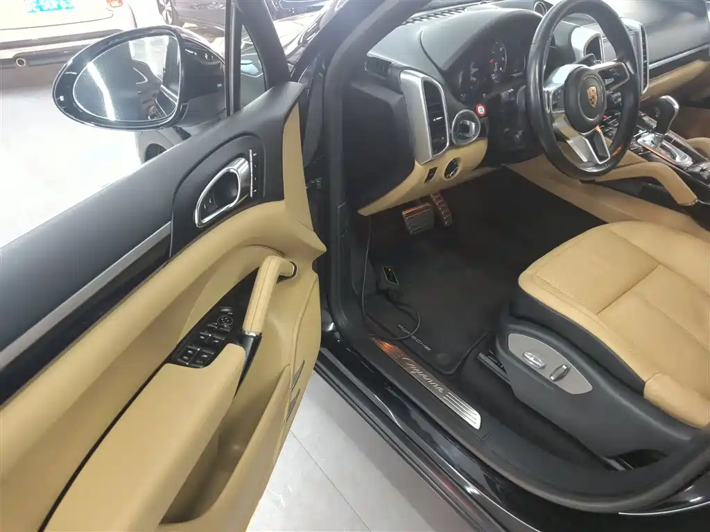 Porsche Cayenne 2017 — фото 16