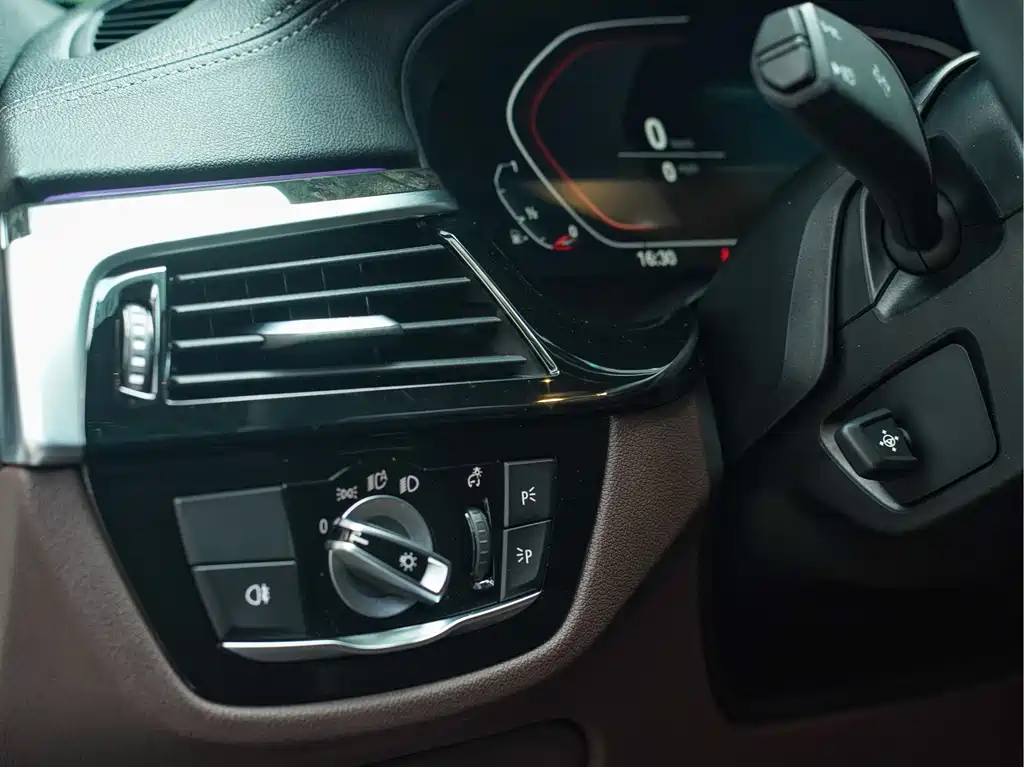 BMW 6 Series GT 2021 — фото 16