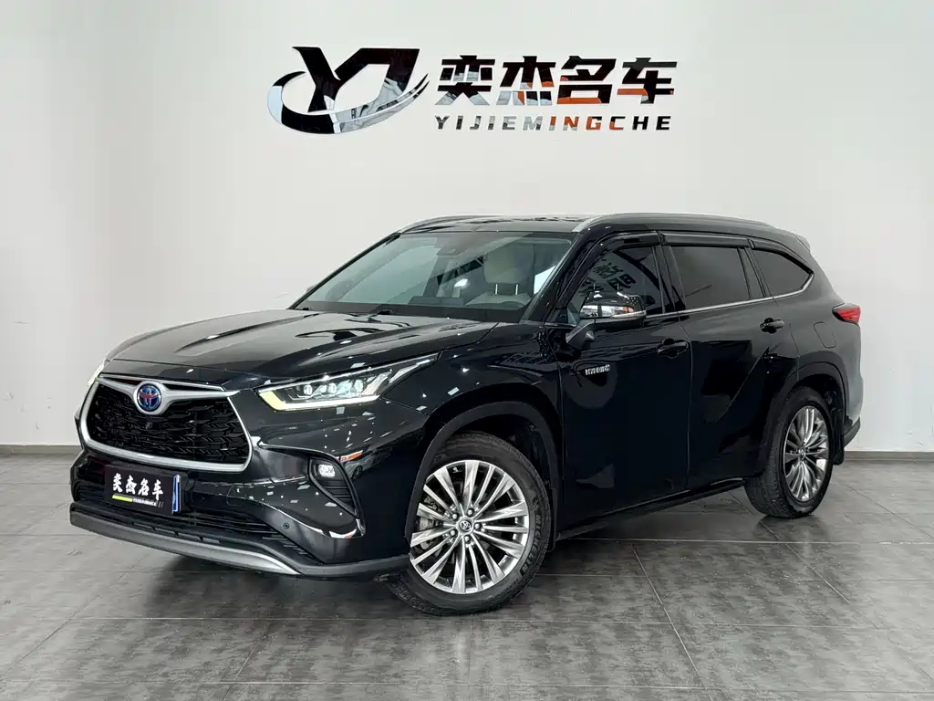 Toyota Highlander 2022 — фото 1