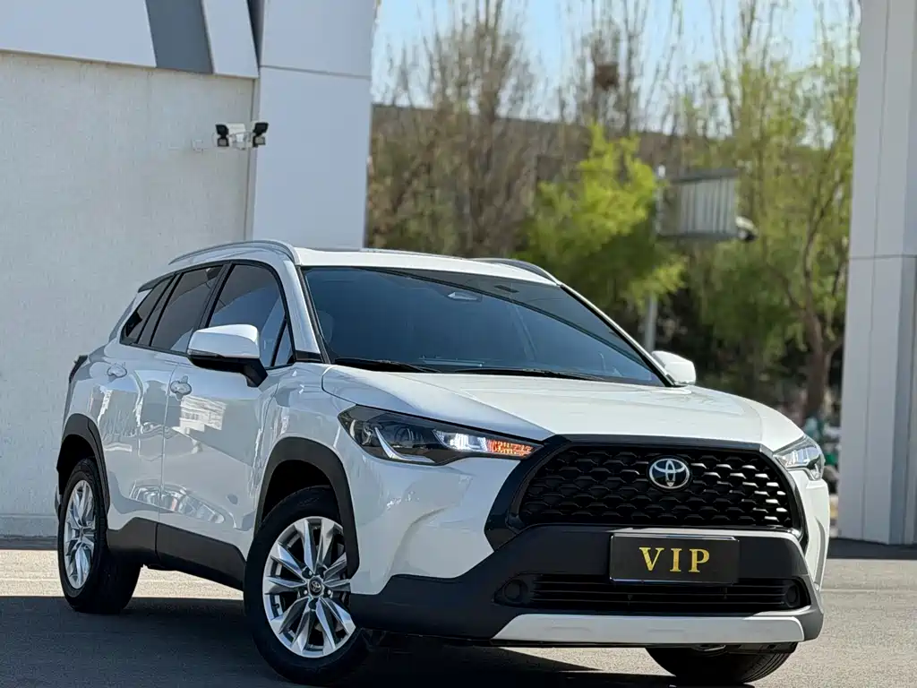 Toyota Corolla Cross 2023 — фото 3