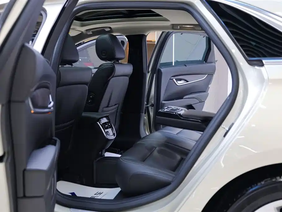 Cadillac XTS 2018 — фото 30