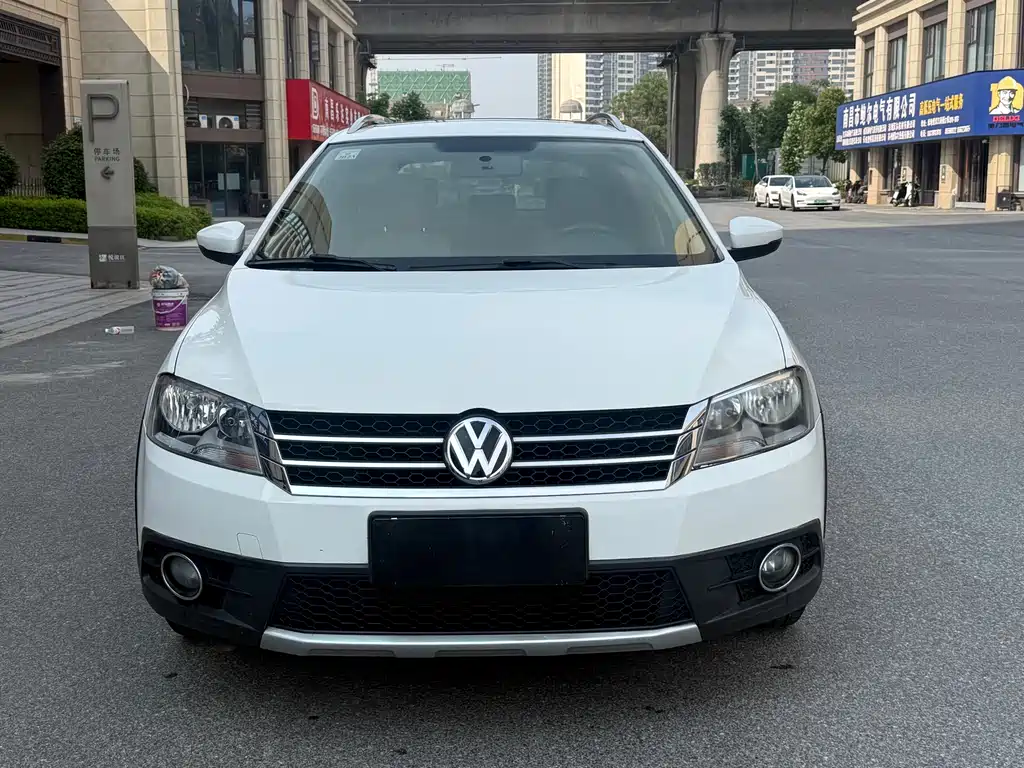 Volkswagen Cross Lavida 2015 — фото 2