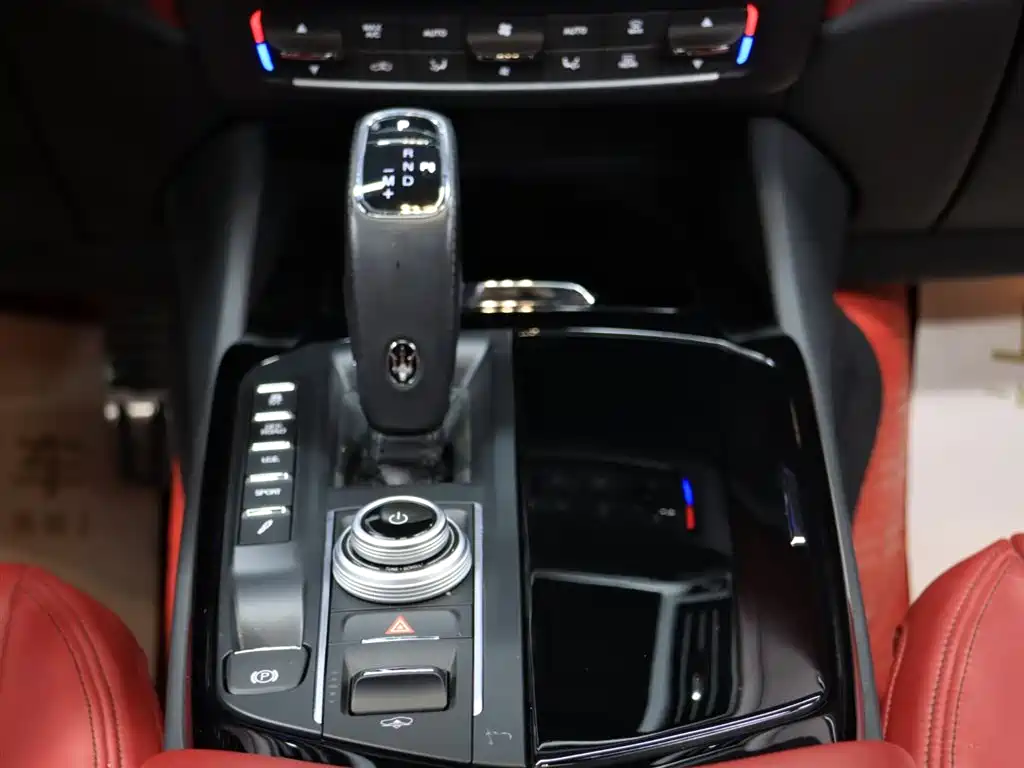 Maserati Levante 2022 — фото 17