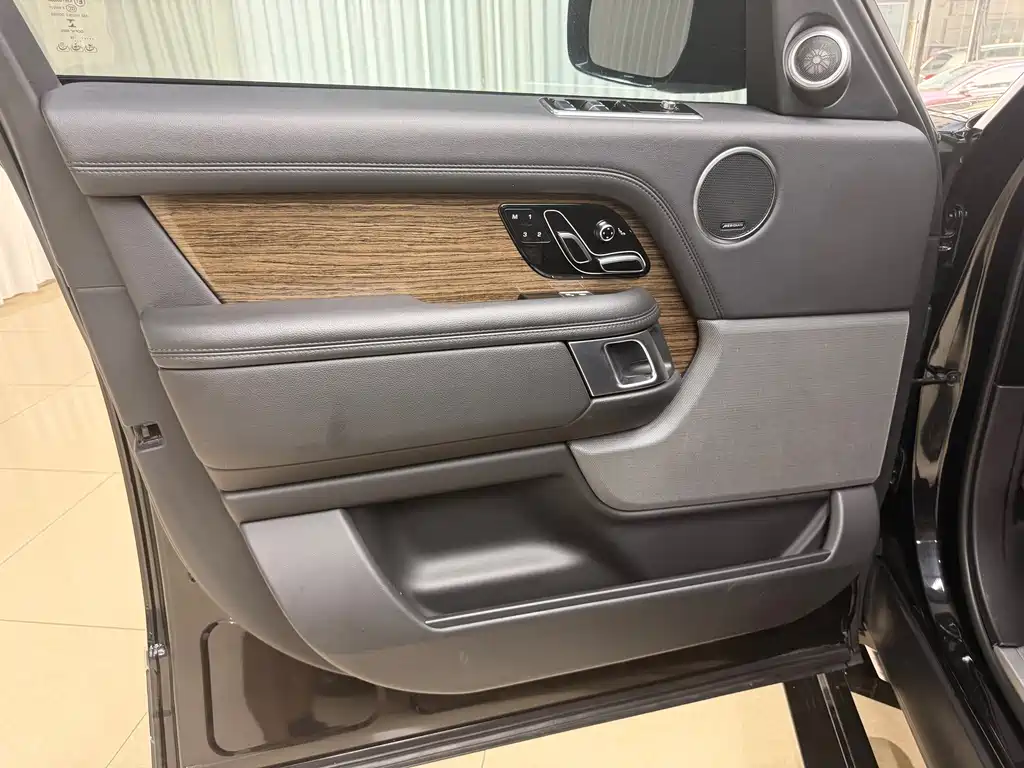 Land Rover Range Rover 2018 — фото 12