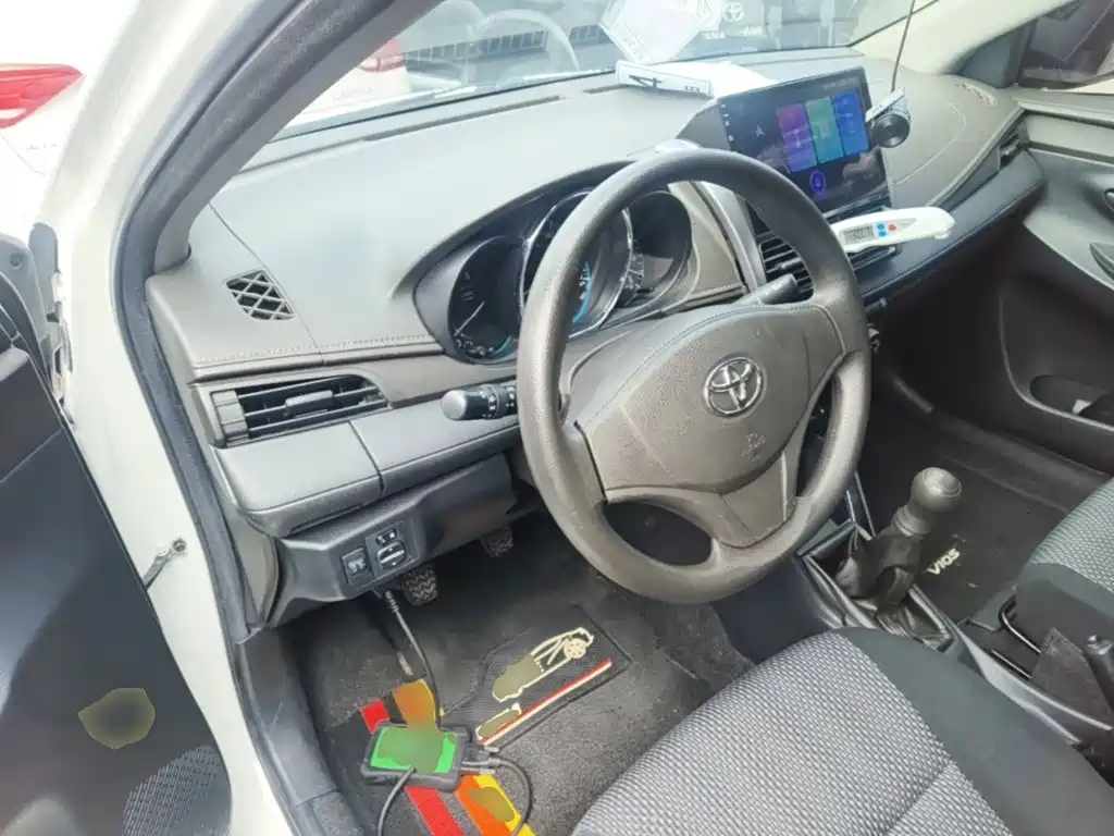Toyota Vios 2015 — фото 10