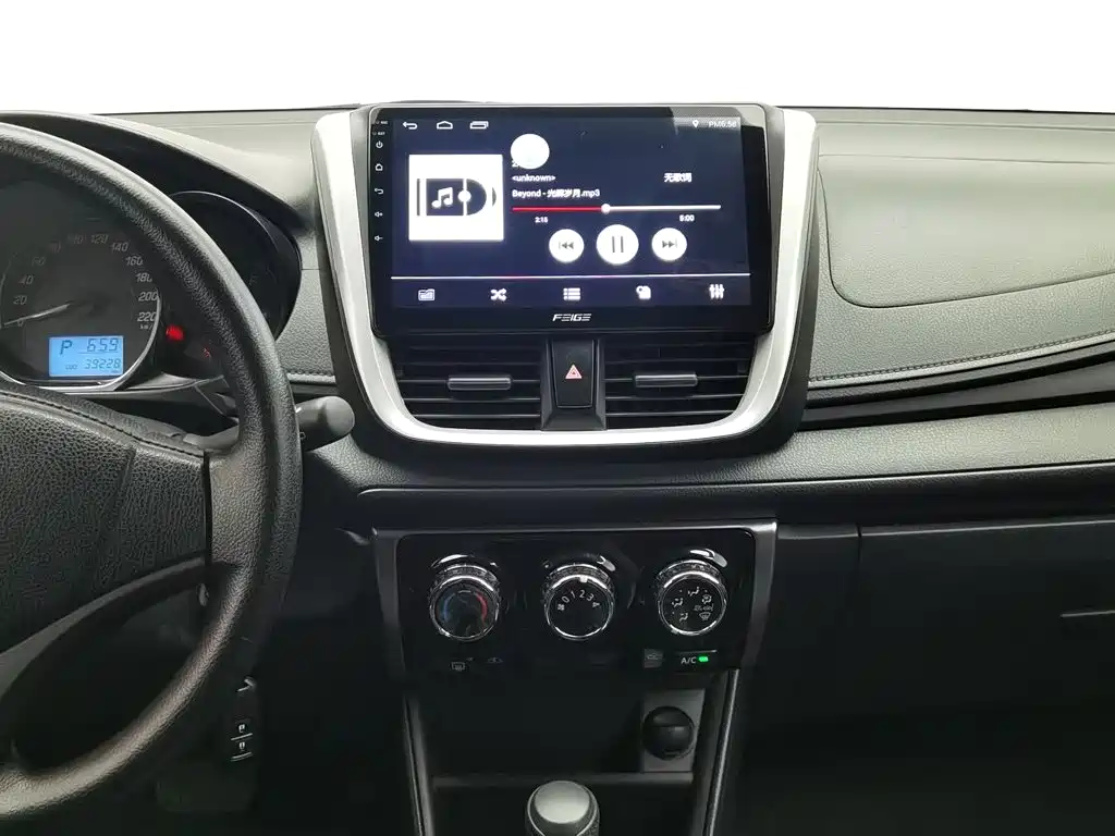 Toyota Yaris L 2020 — фото 12
