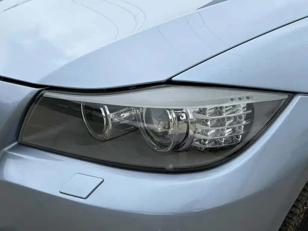 BMW 3 Series 2011 — фото 13