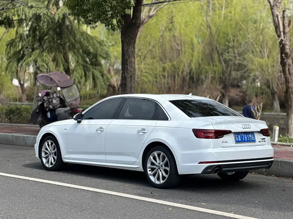 Audi A4L 2018 — фото 4
