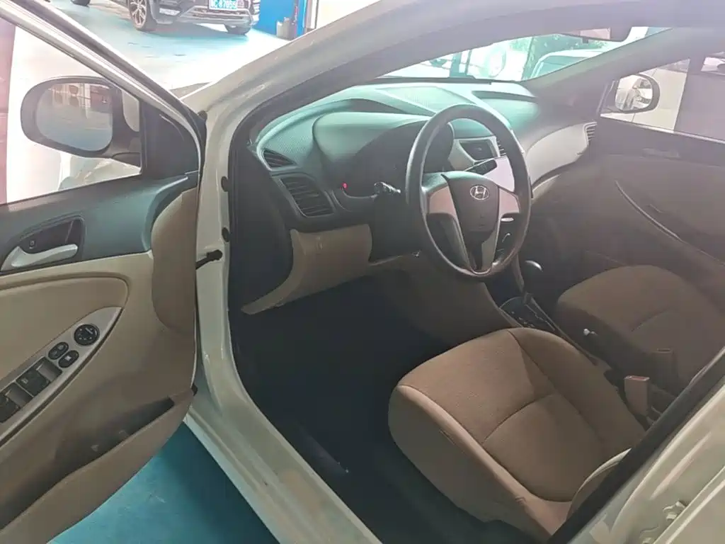 Hyundai Accent 2018 — фото 16