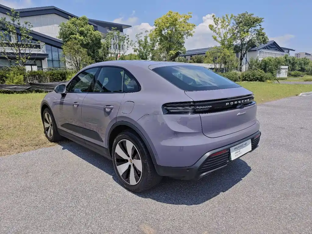 Porsche Macan New Energy 2025 — фото 3