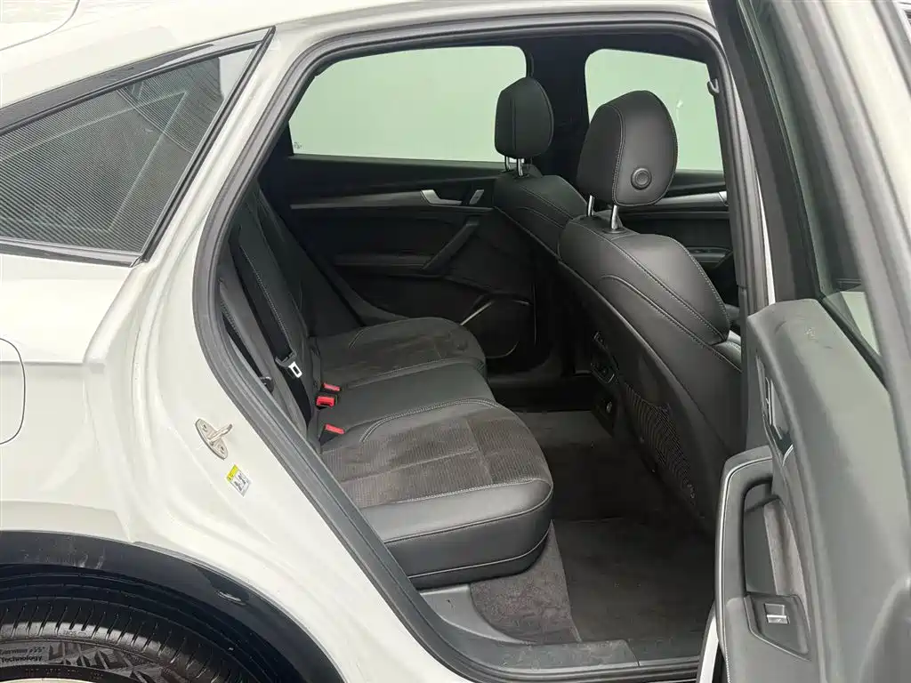 Audi Q5L Sportback 2024 — фото 20