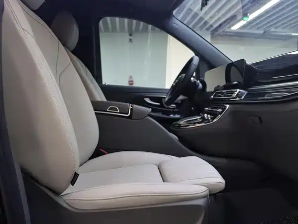 Mercedes-Benz V-Class 2024