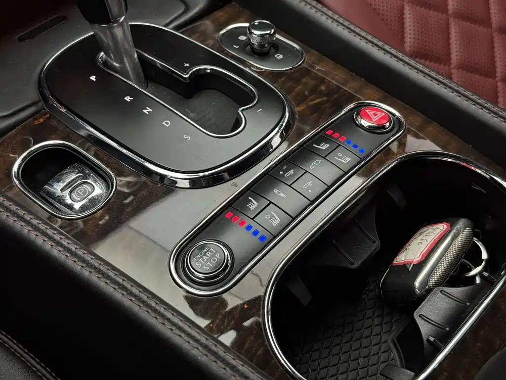 Bentley Continental 2018 — фото 12