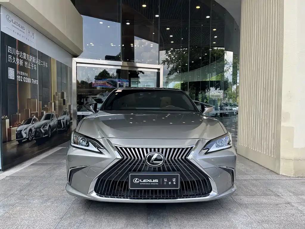 Lexus ES 2020