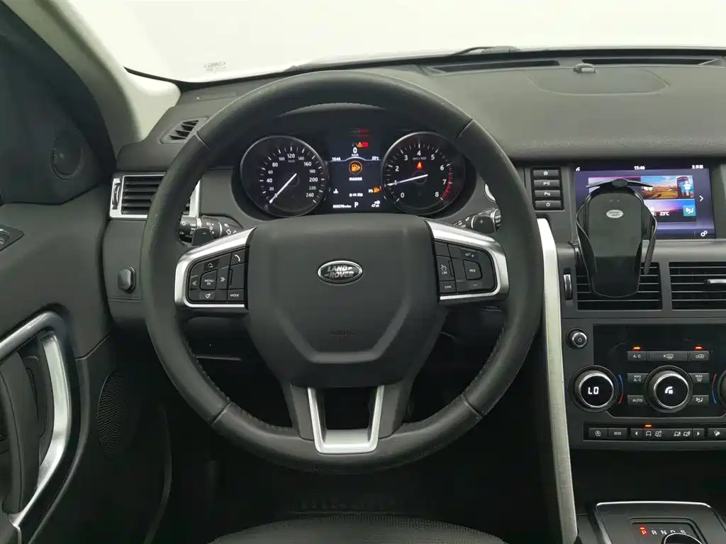 Land Rover Discovery Sport 2018 — фото 11