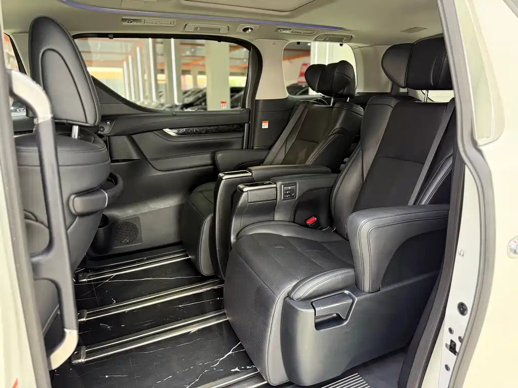 Toyota Vellfire 2022 — фото 15