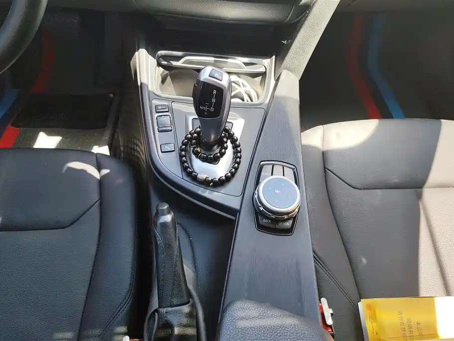 BMW 3 Series 2017 — фото 16