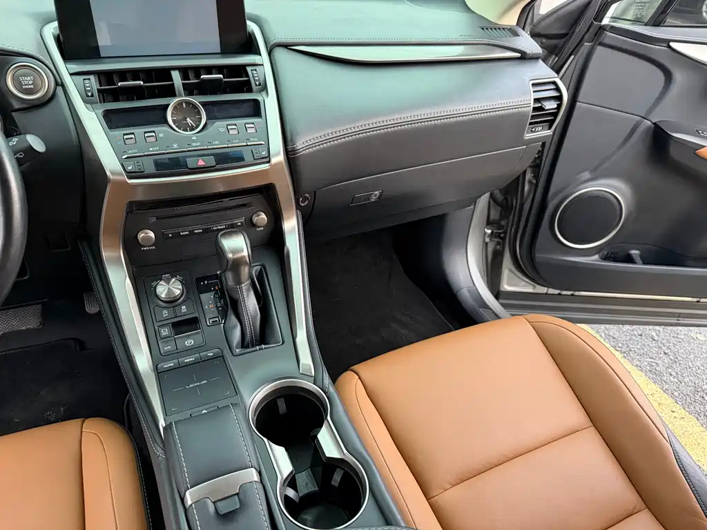 Lexus NX 2018 — фото 14