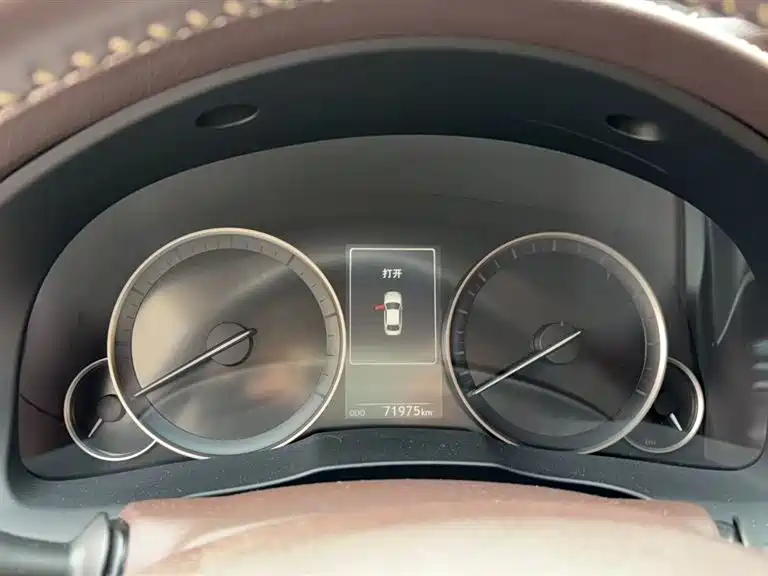 Lexus ES 2017 — фото 15