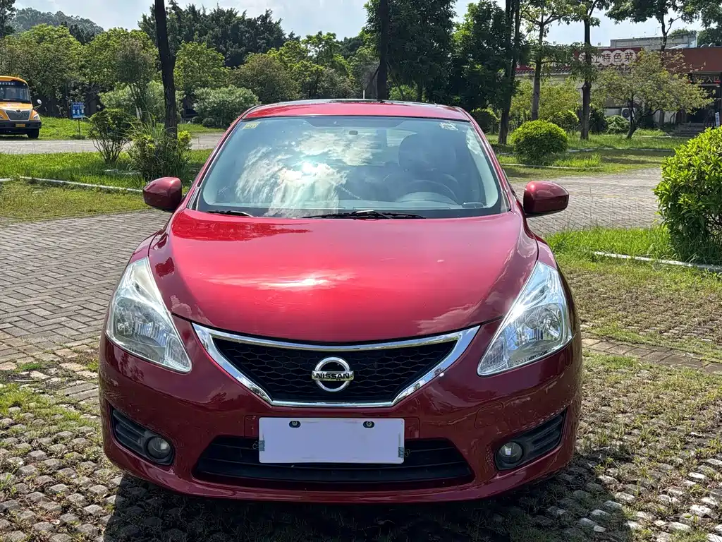 Nissan Tiida 2015 — фото 12