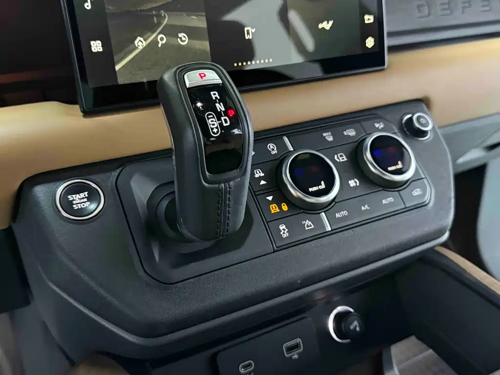Land Rover Defender 2023 — фото 9