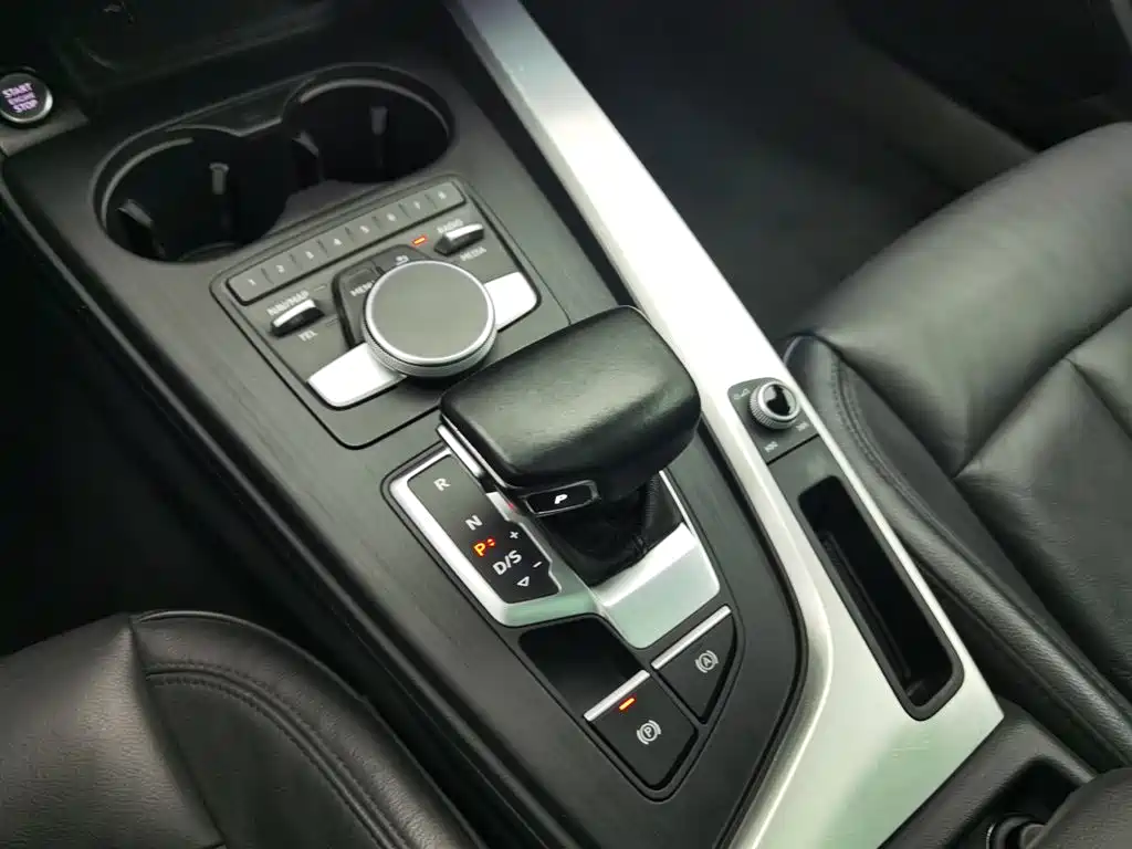 Audi A4L 2018 — фото 13