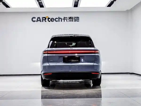 Li Auto i8 2025