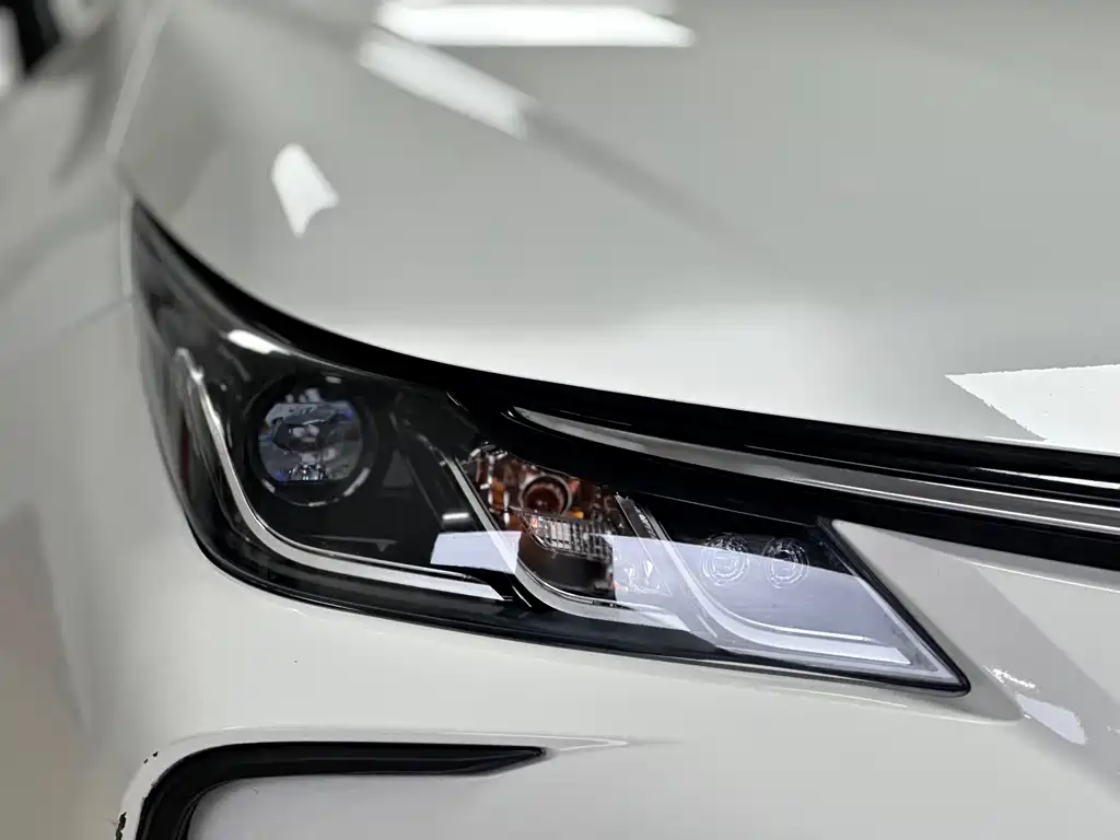 Toyota Corolla 2023 — фото 4