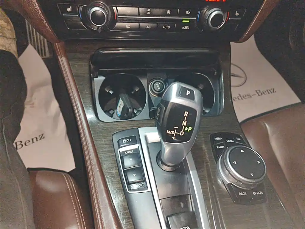 BMW 5 Series 2017 — фото 10